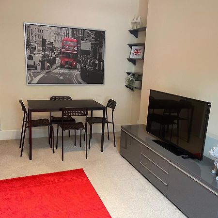 Beautiful 2 Bedroom Apartment- Prime Location, Aberdeen Centre Екстер'єр фото