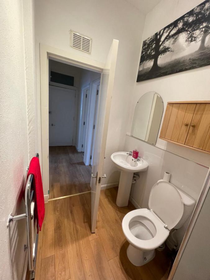 Beautiful 2 Bedroom Apartment- Prime Location, Aberdeen Centre Екстер'єр фото